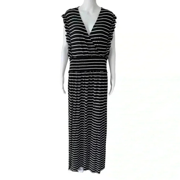 Time and Tru Women's Smock Waist Maxi Dress with Flutter Sleeves - Picture 3 of 10